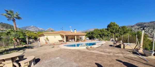 Independent chalet for sale in Callosa d'En Sarria, Callosa d'En Sarria
 photo 1