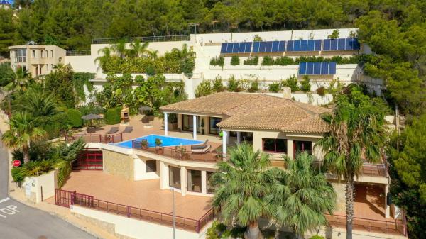 Chalet wolnostojący na sprzedaż w  Callosa d'En Sarria, Callosa d'En Sarria photo 1