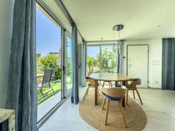 Частный шале на продаже в  Balcón de Finestrat-Terra Marina, Финестрат photo 4