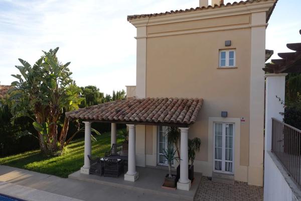 Independent chalet for sale in Calle Copenhague, Finestrat
photo 1
