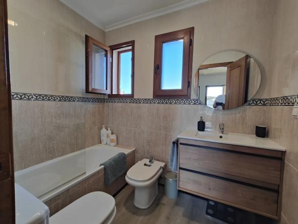 Четырехквартирный дом на продажу на  Av Barcelona , Финестрат photo 3