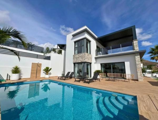 Частный шале на продаже в Balcón de Finestrat-Terra Marina, Финестрат photo 1