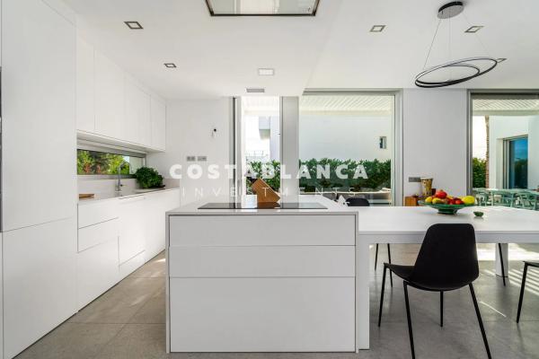 Independent chalet for sale in Calle Atenas, Finestrat
thumbnail 2