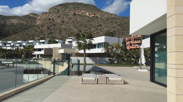Chalet independiente en venta en Calle Viena, Finestrat
thumbnail 1