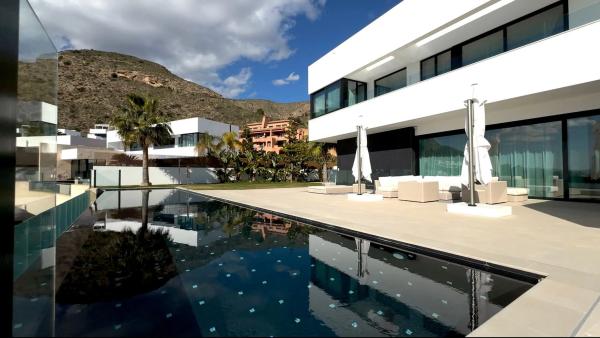 Chalet independiente en venta en Calle Viena, Finestrat
 photo 4