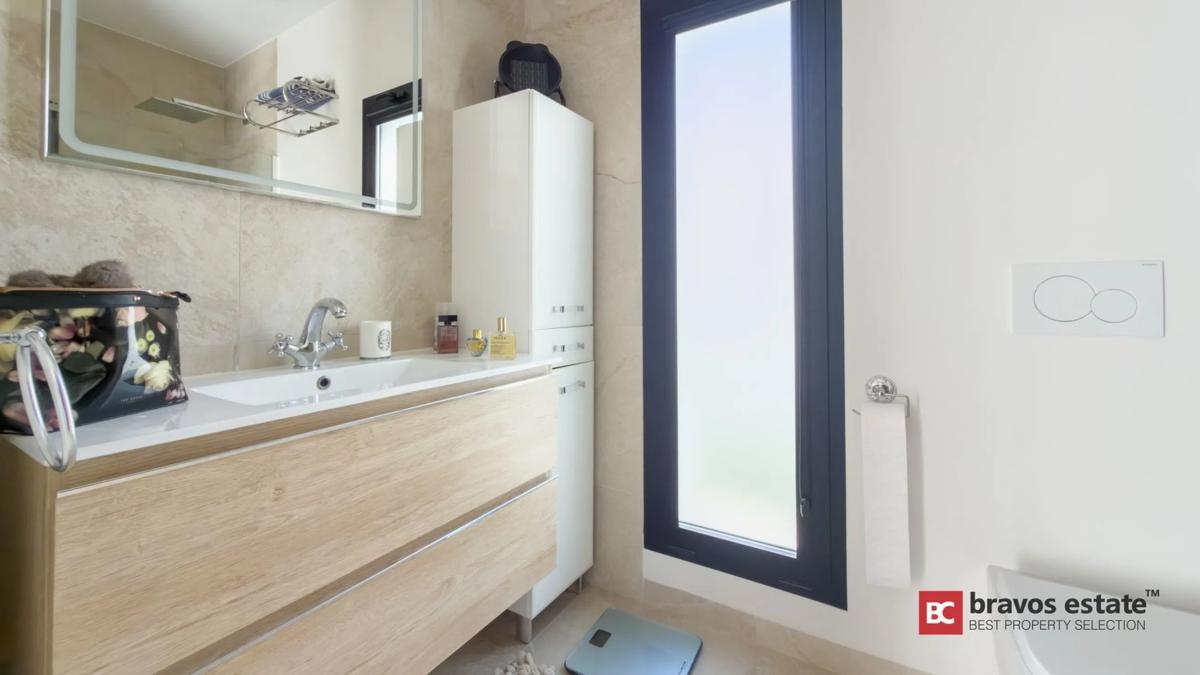 Продажа отдельного шале в  Calle de Veneçuela, Финестрат photo 3