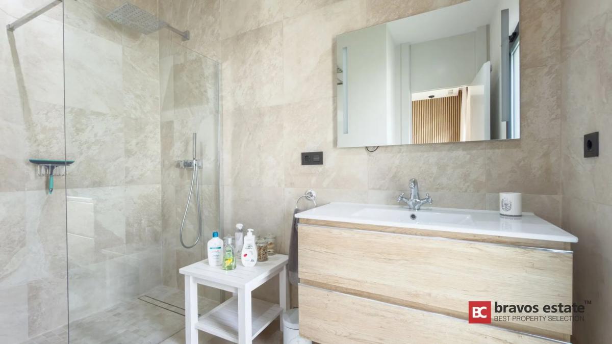 Продажа отдельного шале в  Calle de Veneçuela, Финестрат photo 4
