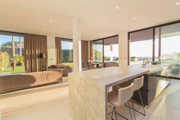 Chalet independiente en venta en Calle París s/n, Finestrat
thumbnail 2