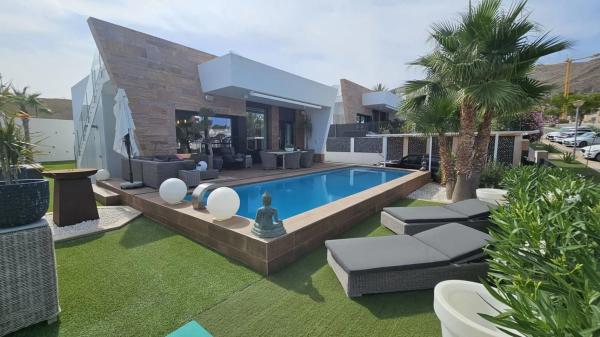Independent chalet for sale in Calle de Veneçuela, Finestrat
 photo 1