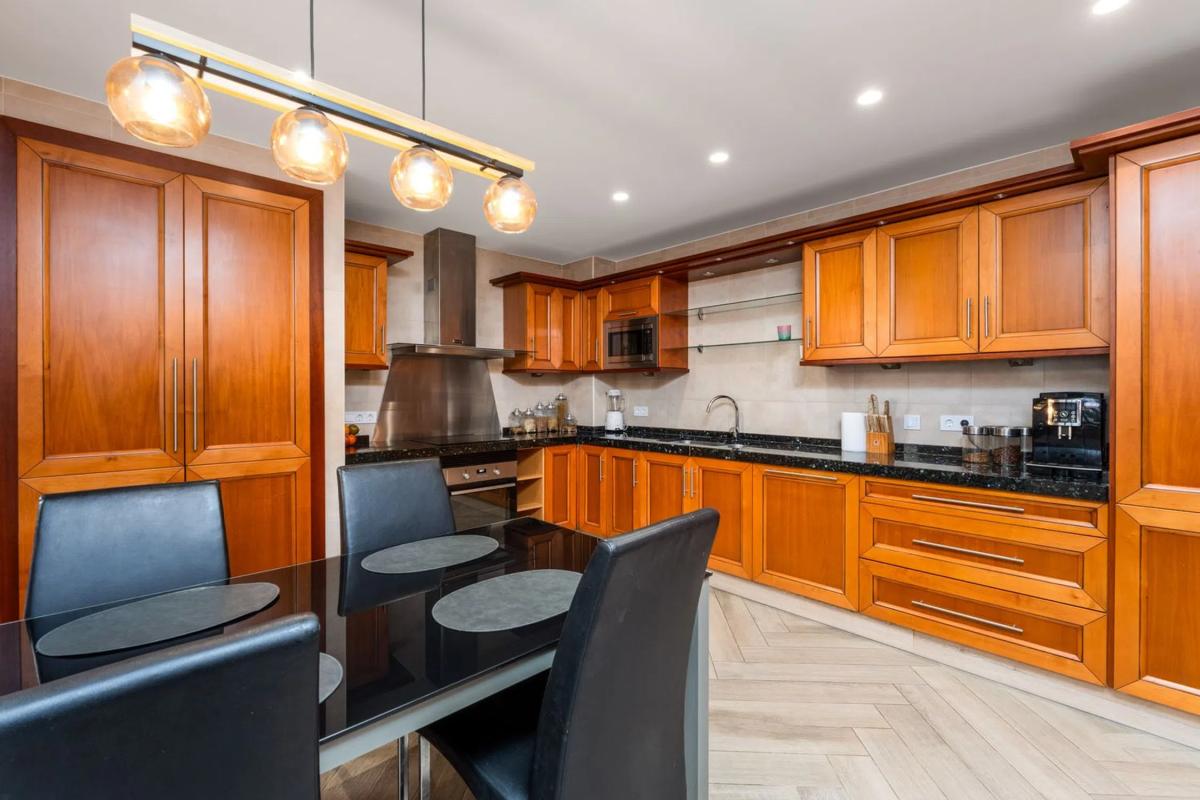 Продажа отдельного шале в  Calle Londres, Финестрат photo 2