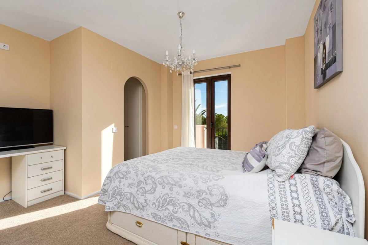 Продажа отдельного шале в  Calle Londres, Финестрат photo 4