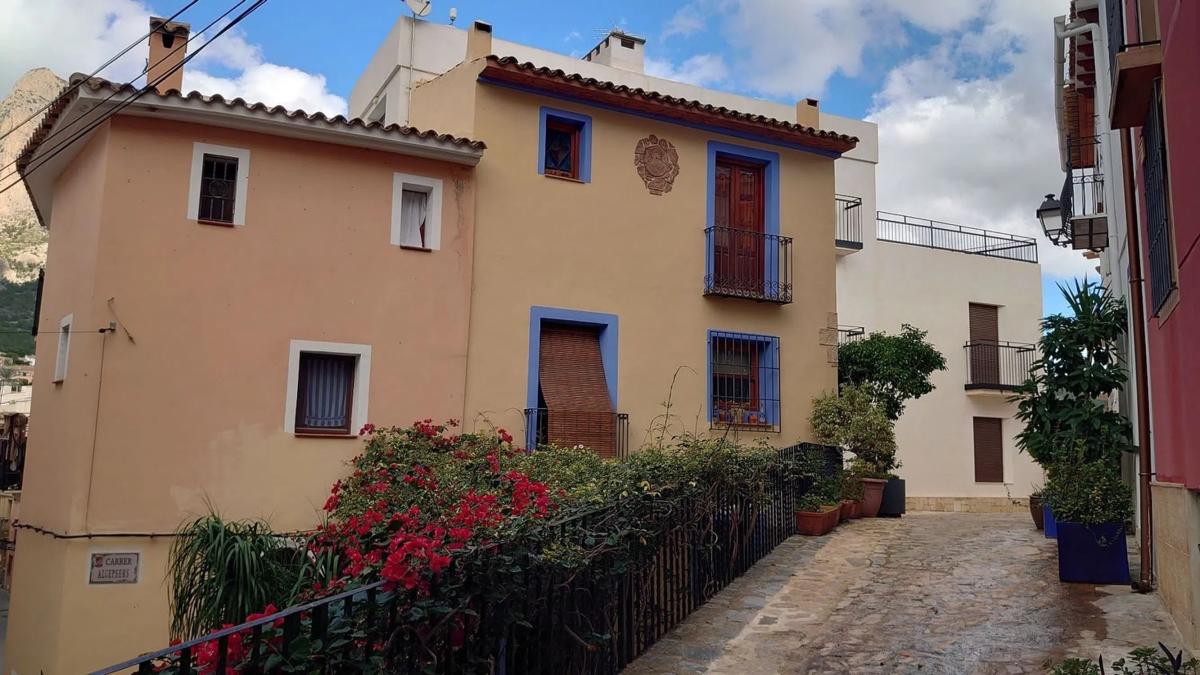 Properties for sale and rent in Spain photo 1