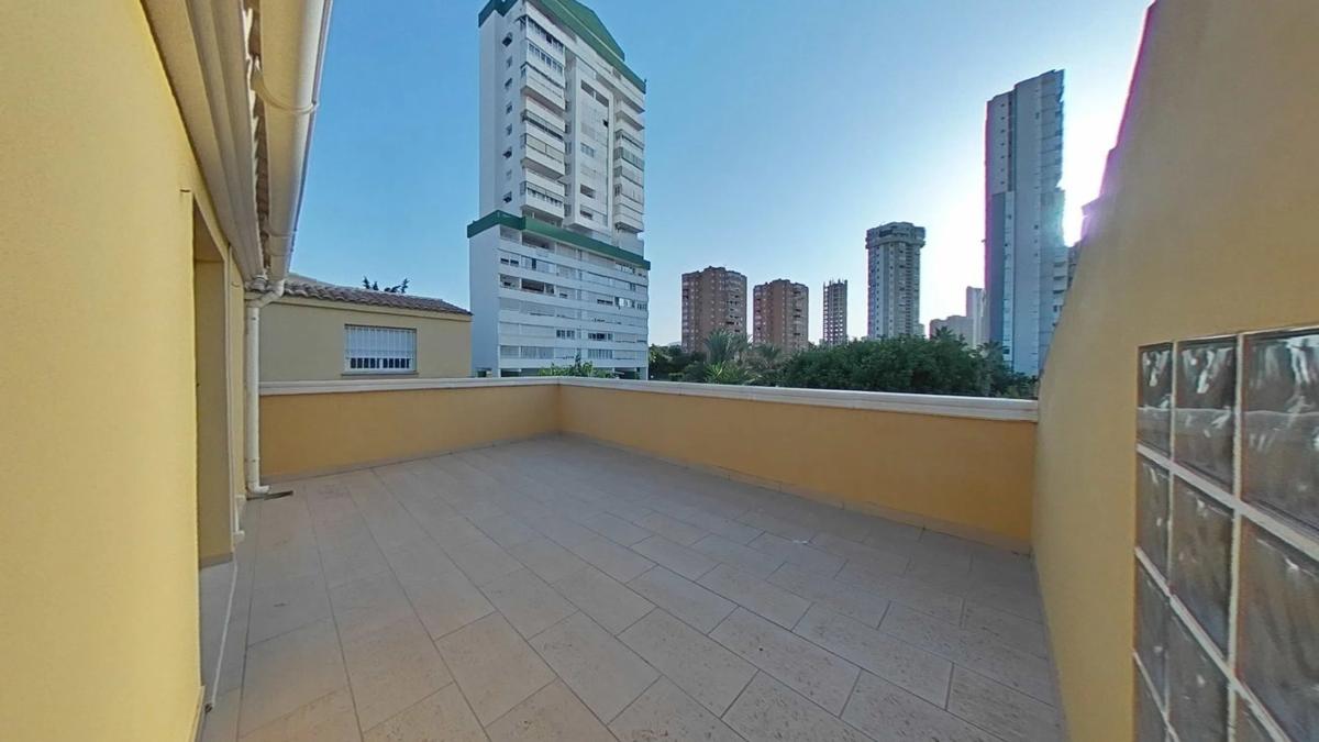 Venta de chalet adosado en  Avenida Mimosas , Finestrat photo 2