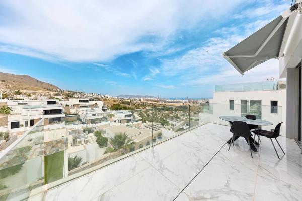 Independent chalet for sale in Balcón de Finestrat-Terra Marina, Finestrat
 photo 3