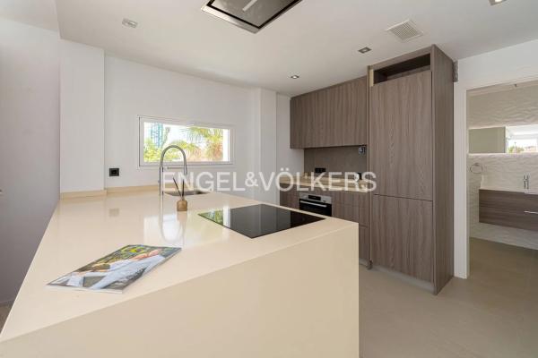 Chalet wolnostojący na sprzedaż w  Calle Cáceres, Finestrat photo 3