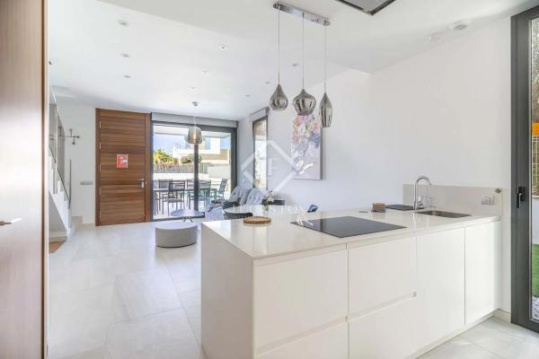Chalet pareado en calle Roma photo 2