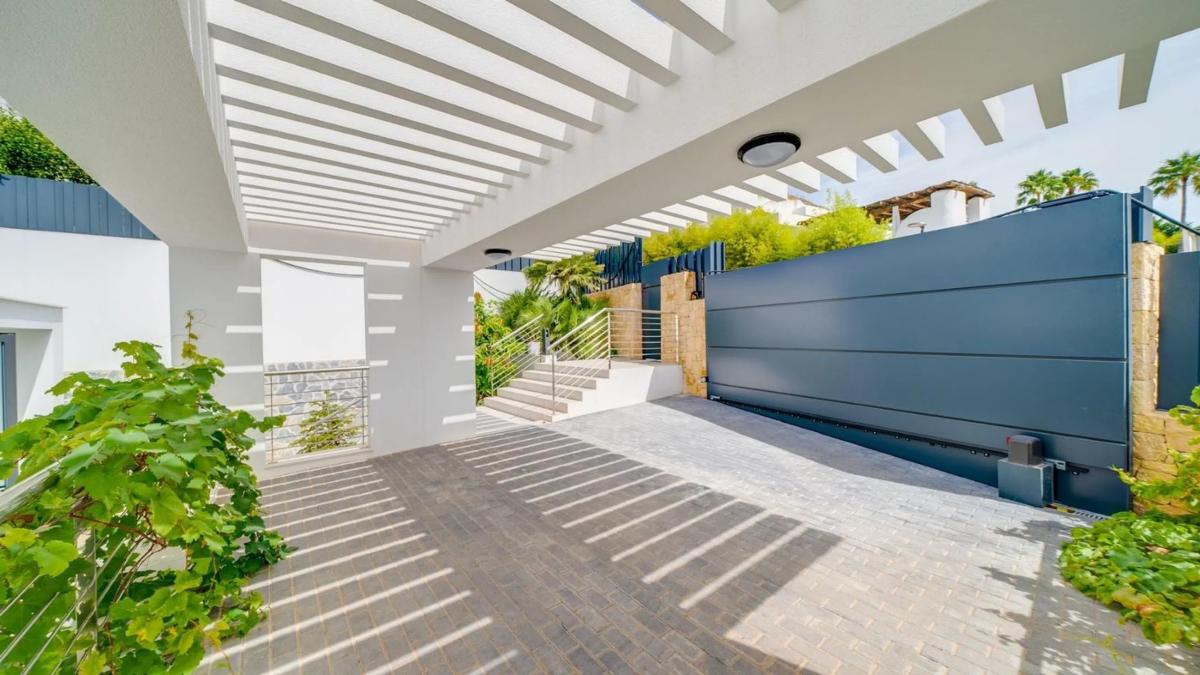 Sale of independent chalet in Calle Roma, Finestrat
 photo 2