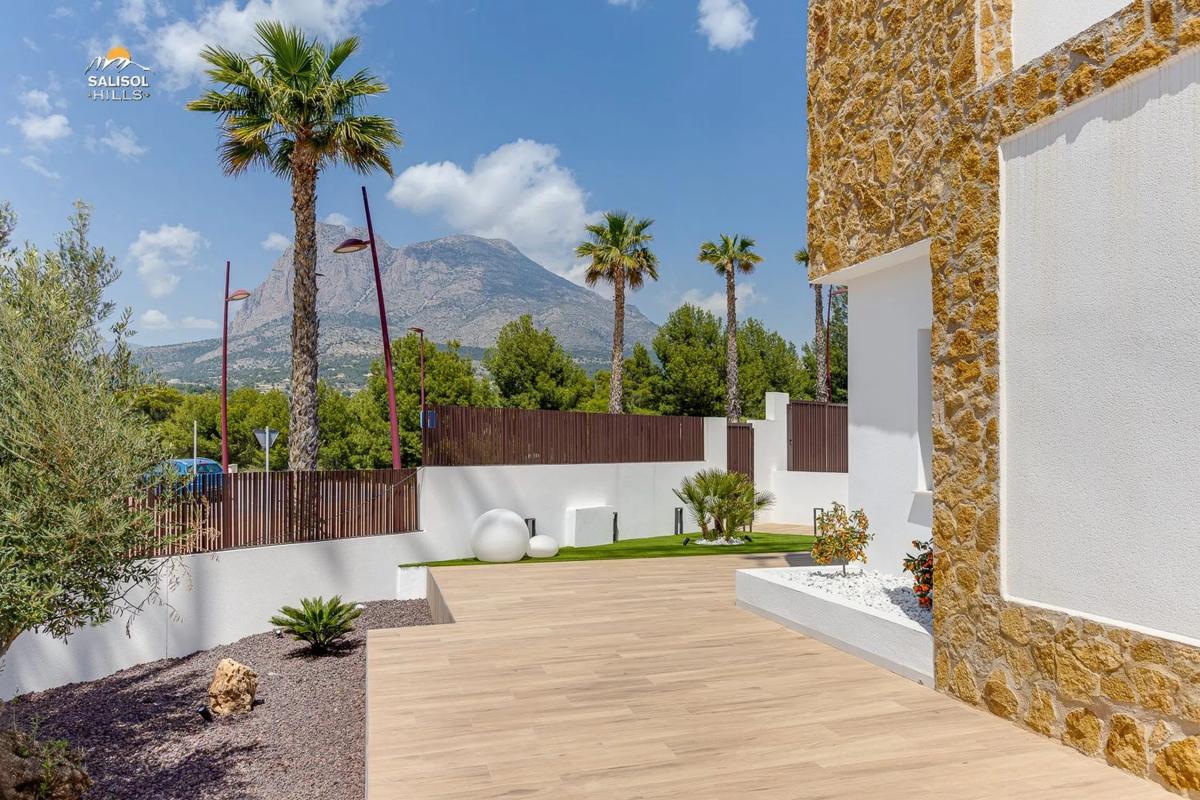 Sale of independent chalet in Calle Rey Alfonso XII s/n, Finestrat
photo 5