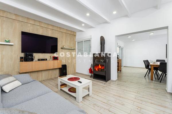 Independent chalet for sale in Calle Serra del Cabeçó d'Or, La Nucia
thumbnail 1