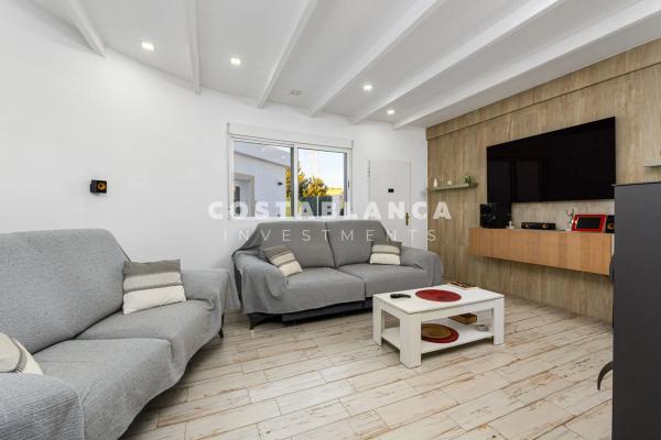 Independent chalet for sale in Calle Serra del Cabeçó d'Or, La Nucia
thumbnail 2