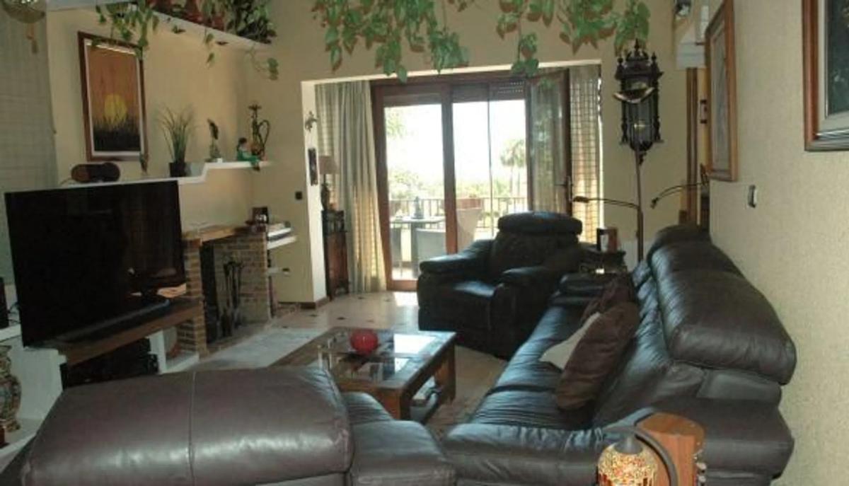 Sale of independent chalet in Calle Viena, La Nucia
 photo 5