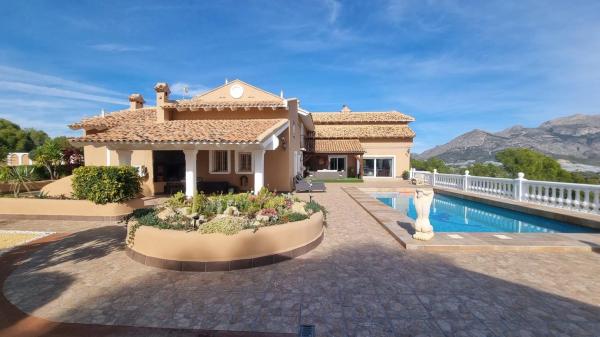 Independent chalet for sale in Coloma, La Nucia
thumbnail 1