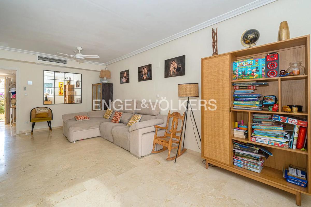 Продажа отдельного шале в  Calle de la fontfreda, Ла Нусия photo 2