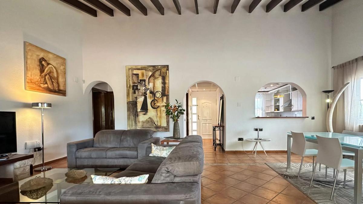 Sale of independent chalet in Calle Pagell, La Nucia
photo 4