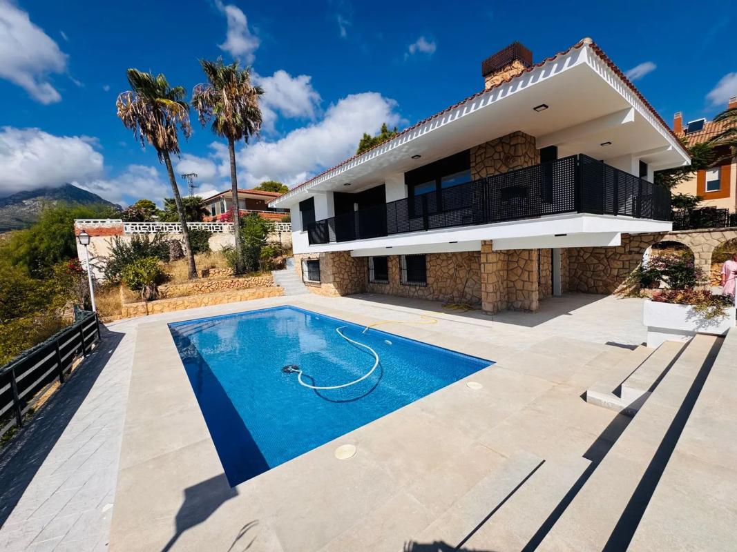 Продажа отдельного шале в Calle Carrascar de Parcent, 17, Ла Нусия photo 1