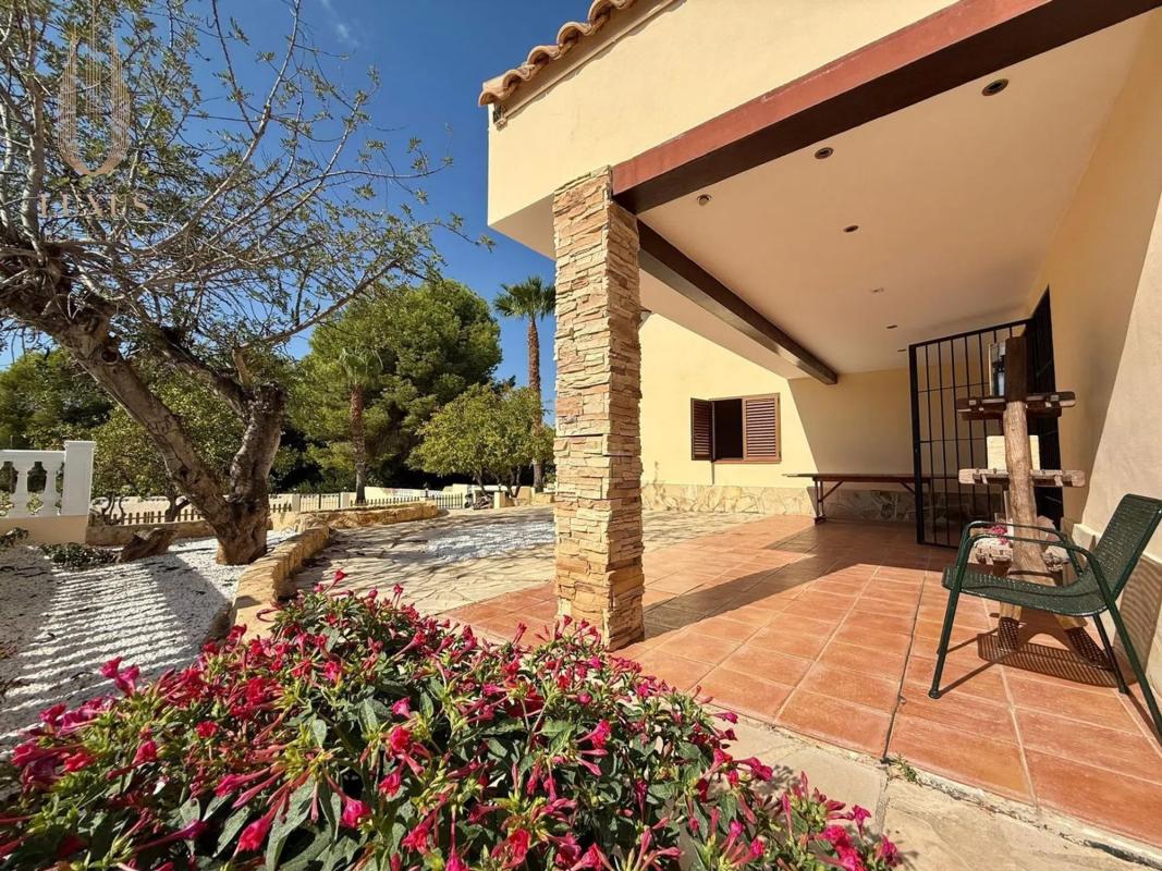 Venta de chalet independiente en Barranco Hondo, La Nucia
 photo 5