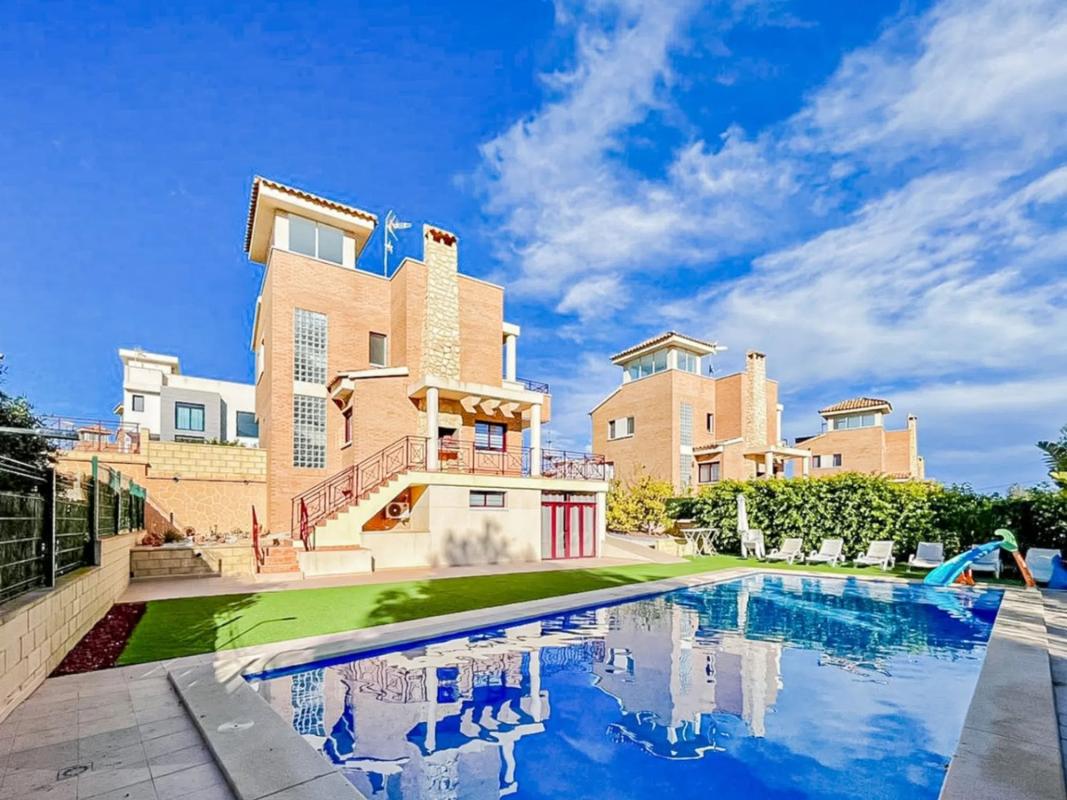 Продажа отдельного шале в  Montebello - Nou Espai, Ла Нусия photo 2