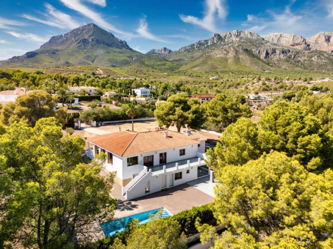 Sale of independent chalet in Coloma, La Nucia
photo 1
