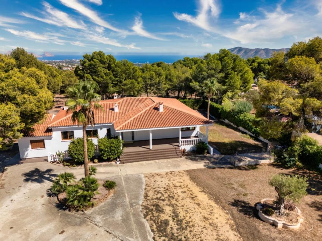 Sale of independent chalet in Coloma, La Nucia
photo 4