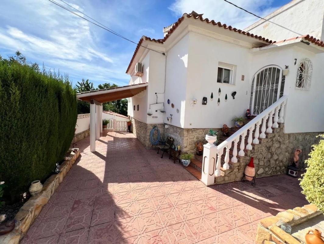 Продажа отдельного шале в  Calle Passerell, Ла Нусия photo 3