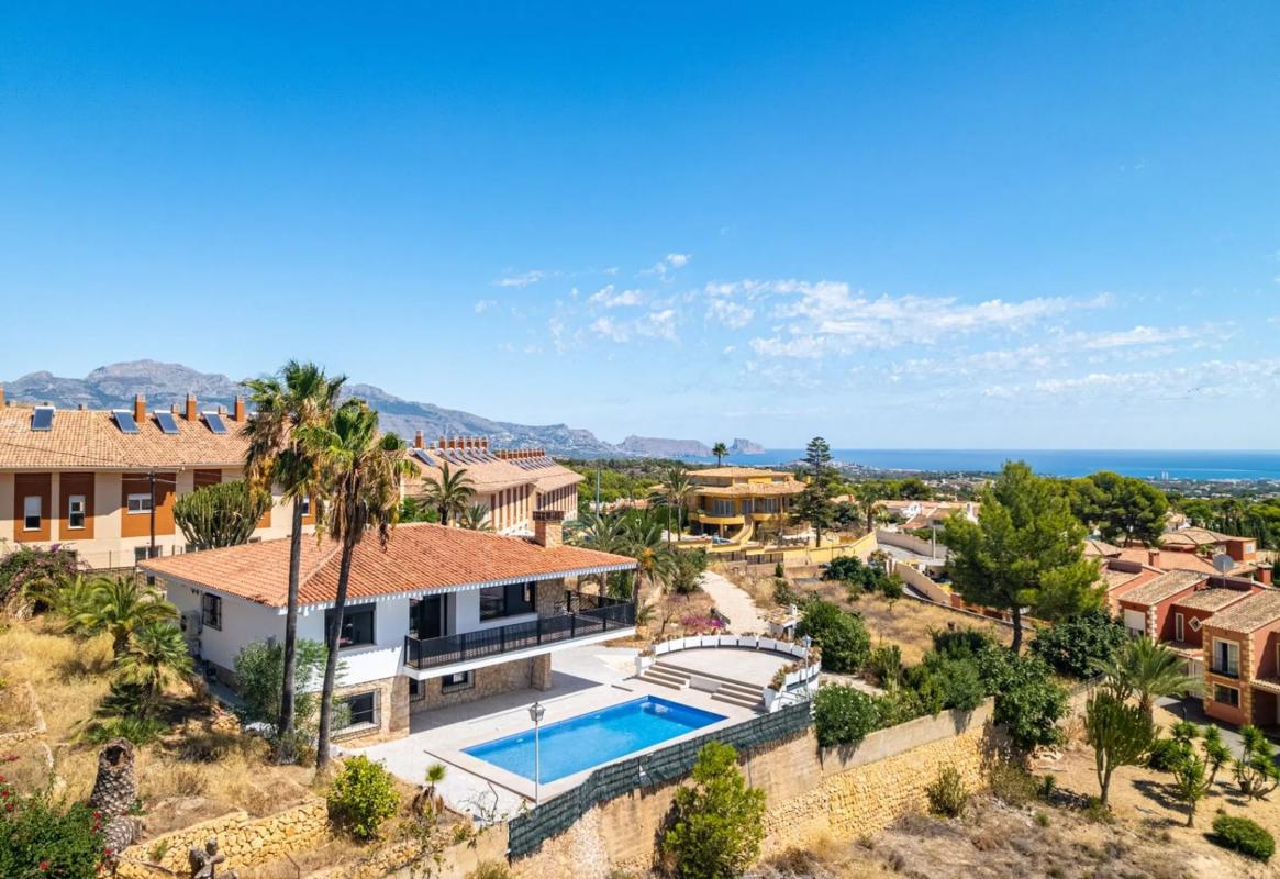 Sale of independent chalet in Calle Carrascar de Parcent, La Nucia
photo 1