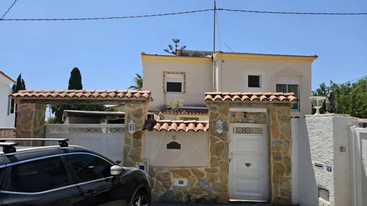 Продажа отдельного шале в Calle Passerell, Ла Нусия photo 1