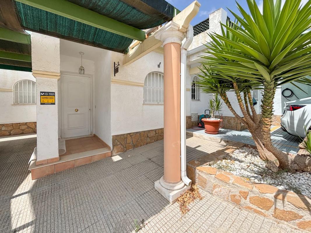 Venta de chalet adosado en Calle Mautx , La Nucia photo 1