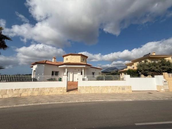 Independent chalet for sale in Calle Oslo, 3, La Nucia
 photo 4