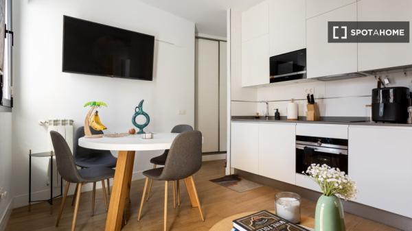 Apartment for rent in C/ de Francisco Silvela , Madrid thumbnail 2