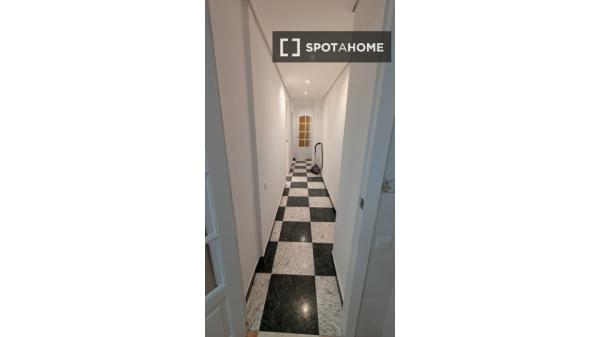 Piso en alquiler en  C. d' Antonio Ponz , València photo 4