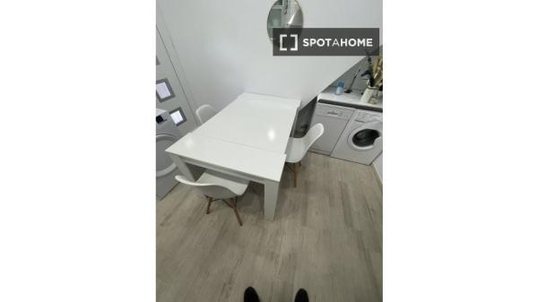 Apartment for rent in  C/ de Josep Benlliure , Valencia photo 4