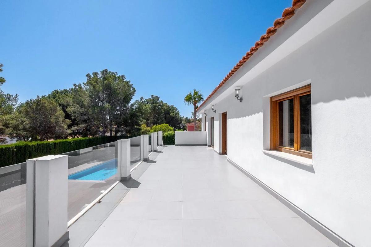 Sale of independent chalet in Avenida de Coloma, 48, La Nucia
photo 5