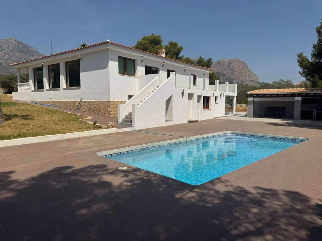 Sale of independent chalet in Coloma, La Nucia
photo 2