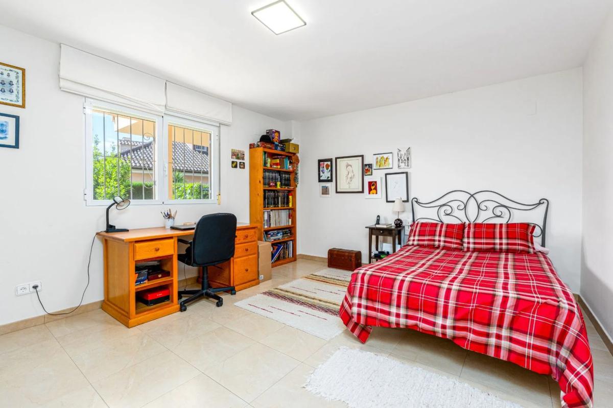 Venta de chalet independiente en Calle Fernando Botero, La Nucia
 photo 2