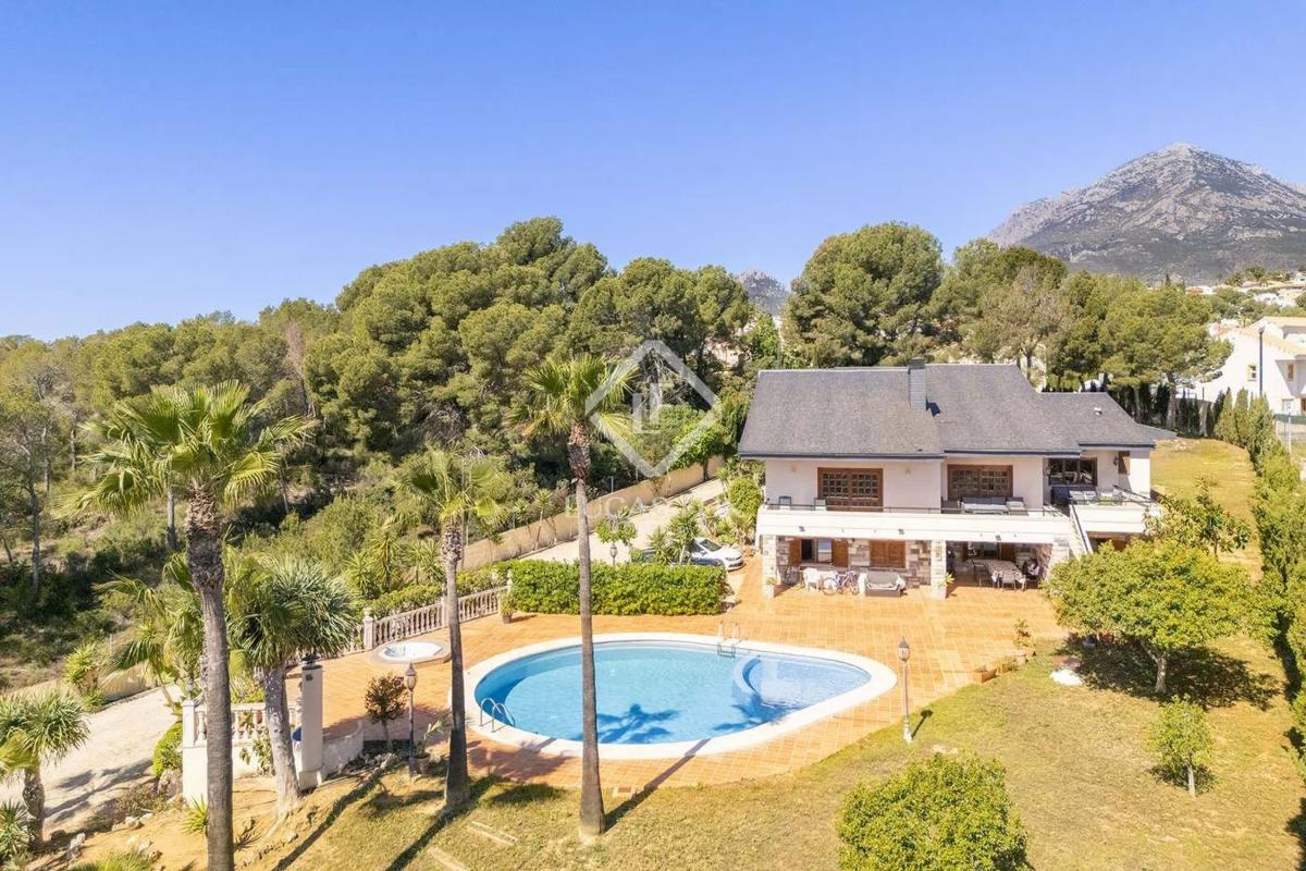 Sale of independent chalet in Urbanizacion Caravana, La Nucia
photo 3