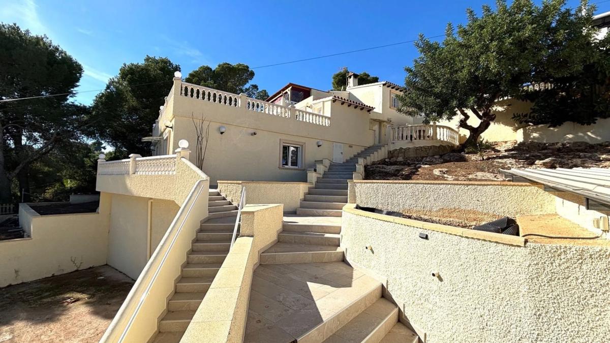 Sale of independent chalet in El Tossal-Bello Horizonte, La Nucia
photo 3