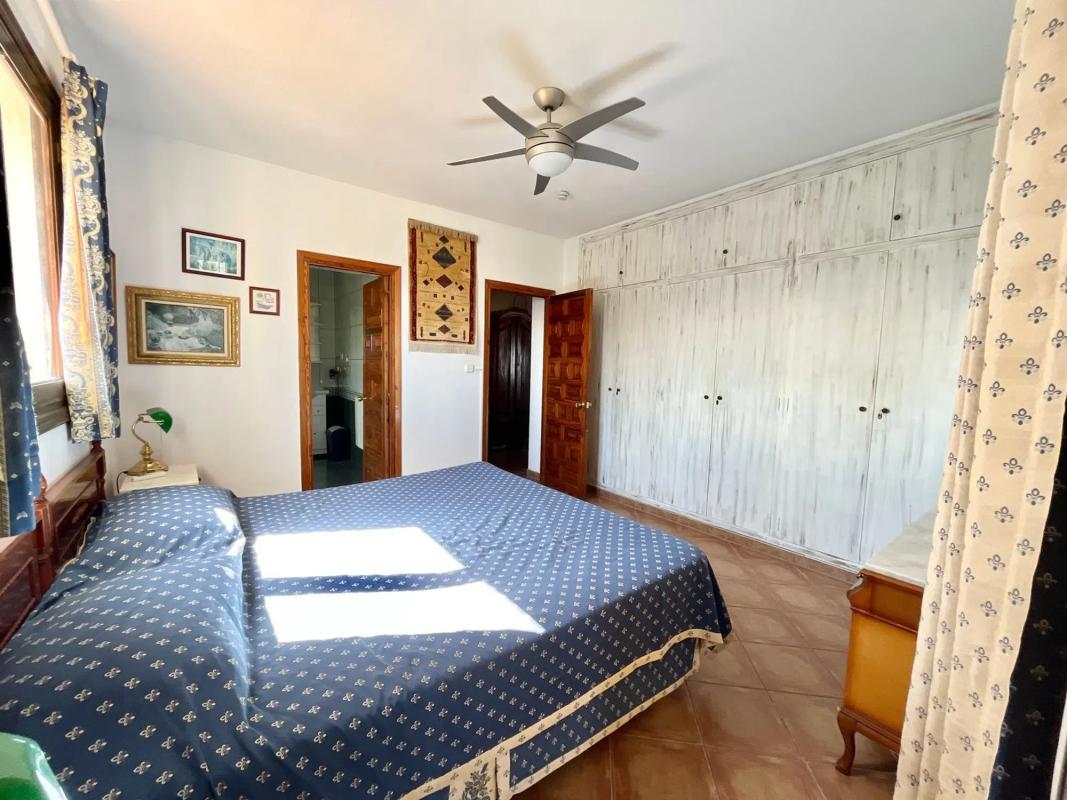 Sale of independent chalet in Calle Vall de Beneixama, La Nucia
 photo 2