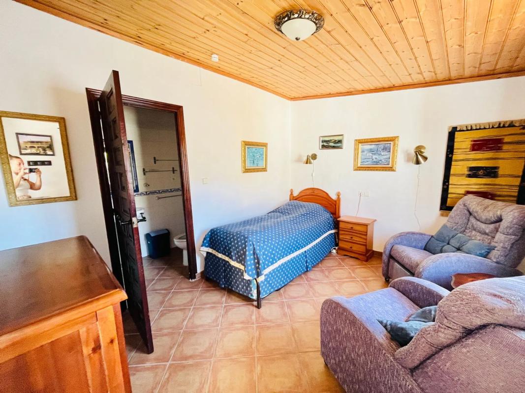 Sale of independent chalet in Calle Vall de Beneixama, La Nucia
 photo 5