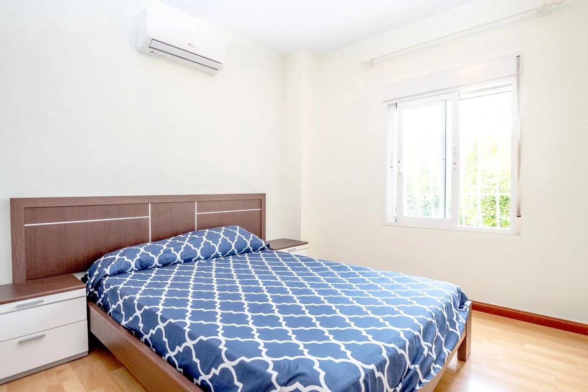 Sale of independent chalet in Avenida de Coloma, La Nucia
photo 1