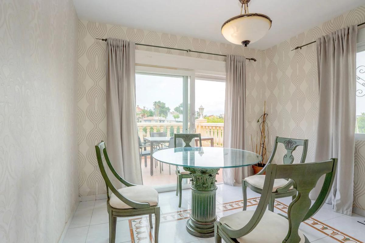 Sale of independent chalet in Avenida de Coloma, La Nucia
photo 3